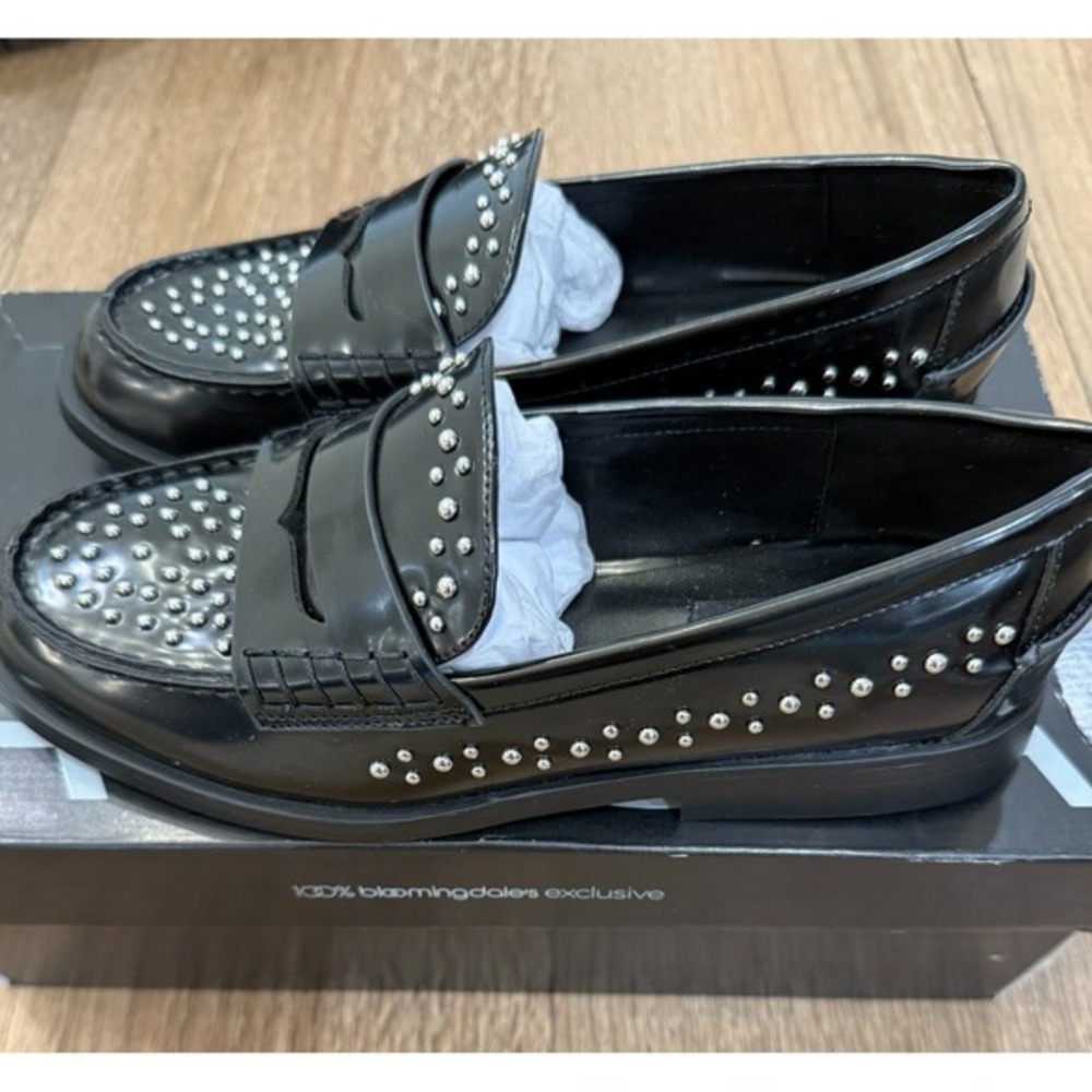 New in Box Bloomingdale's Aqua Black Patent Silver Studded‎ Penny Loafer Size 5